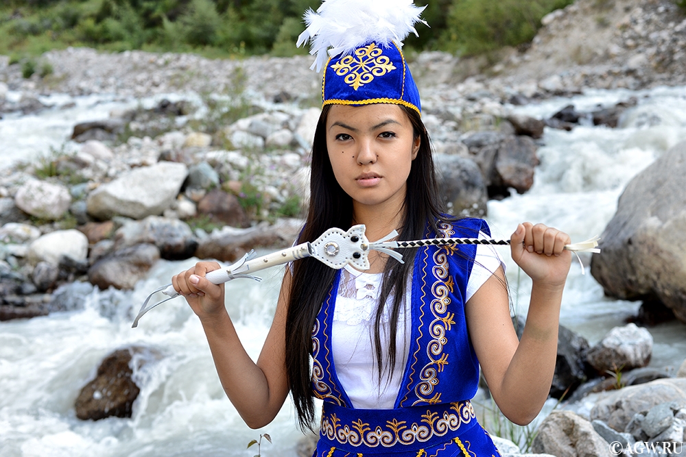 Красивая Киргизская Девушка